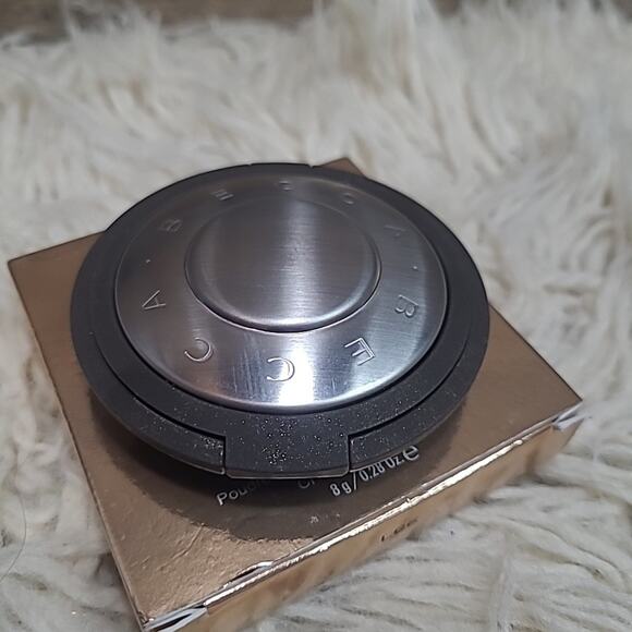 Becca Shimmering Skin Perfector Pressed Highlighter - Champagne Pop, 8 g - Picture 5 of 6